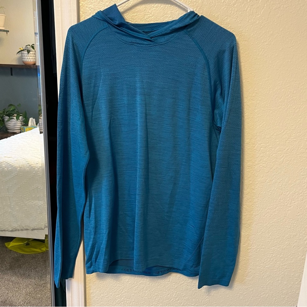 Men’s Blue Lululemon Time to Get Dirty Long Sleeve Hoodie Top / Shirt in size M